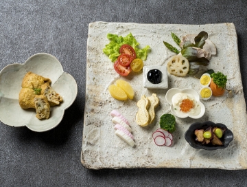 お皿に盛られたミックスサラダ