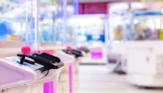 お刺身などのバイキングメニューが並んだテーブル