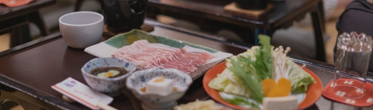 すき焼き、バイキング、和食料理の写真
