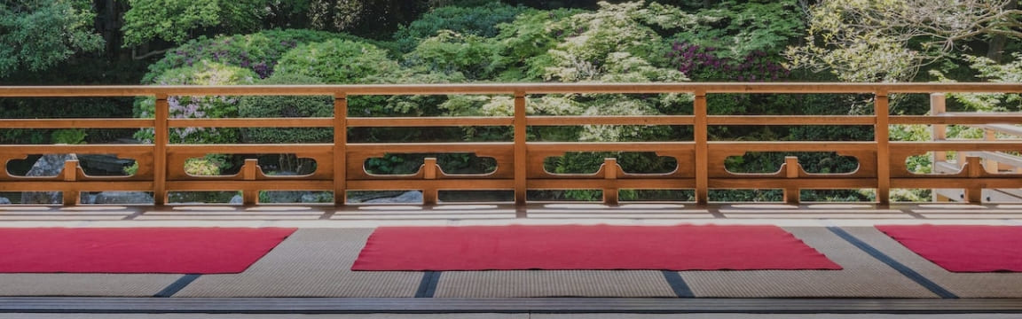 館内ロビーの和風待合所